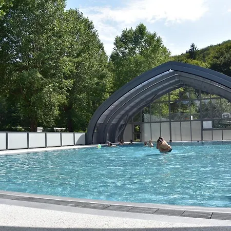 Domaine Du Lac Chambon Отель