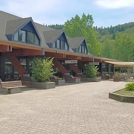 호텔 Domaine Du Chambon 3*