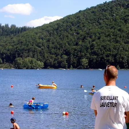 Отель Domaine Du Lac Chambon Мюроль